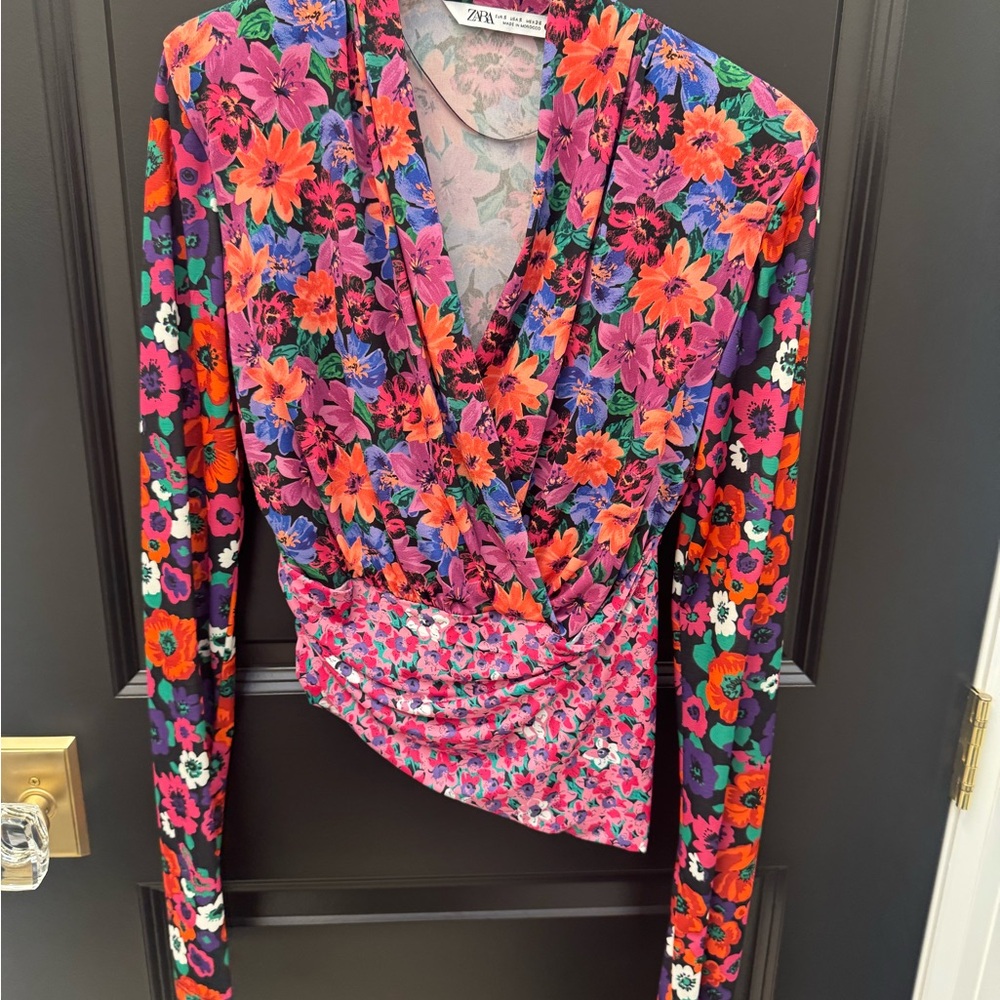 Zara Women's Vibrant Floral Wrap Blouse - Pink and Red